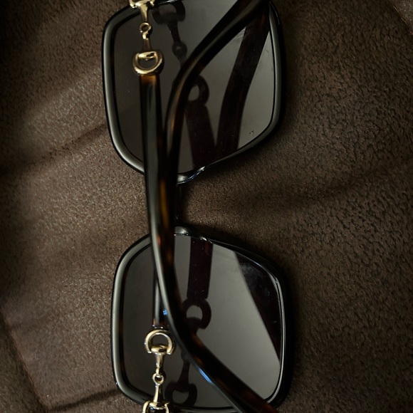 Authentic Female Gucci Glasses Comes with Original Case and Gucci Soft Silk Bag - Picture 7 of 10